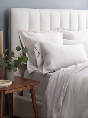 SOLD New Quince European Linen Euro Shams of 2 White MSRP $60 size 26”x26”